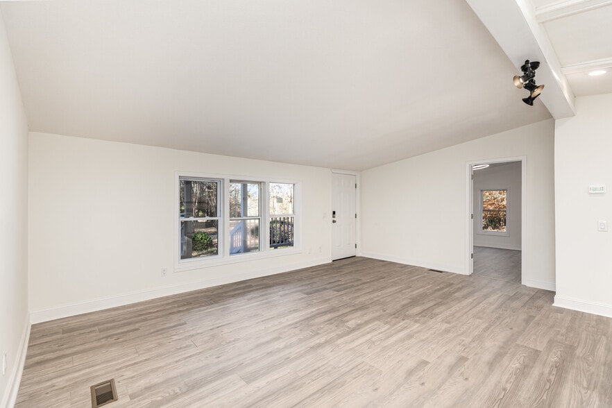 Building Photo - 130 Old Lowesville Rd