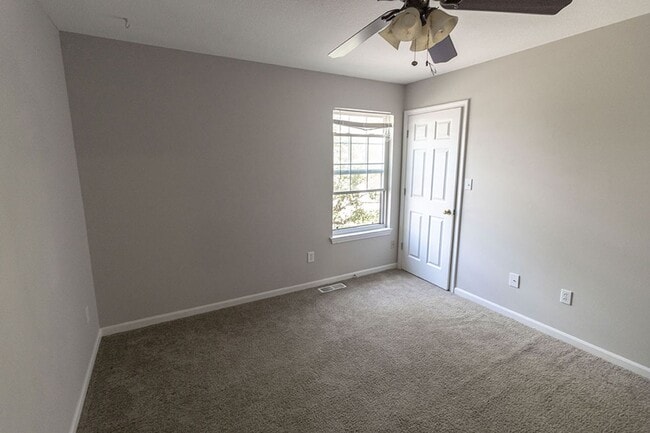 Building Photo - 5567-5569 Pinehurst Ln.