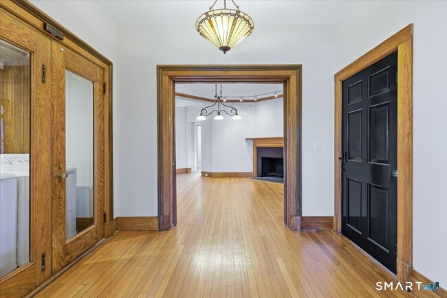 Building Photo - 2750 Whitney Ave