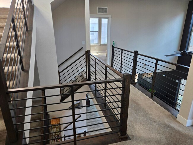 Building Photo - Amazing townhome in Central Park near Nort...