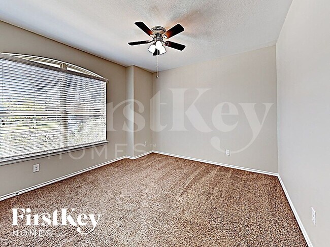 Building Photo - 1724 Henderson Dr