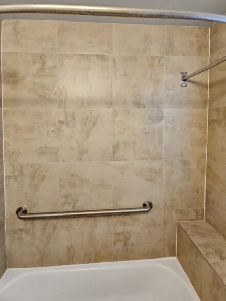 Building Photo - 637 N 32nd St