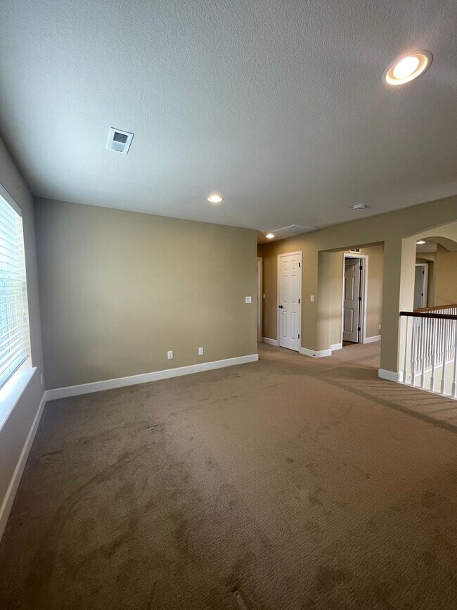 Building Photo - Sprawling Two-Story Home in SE Ft. Collins