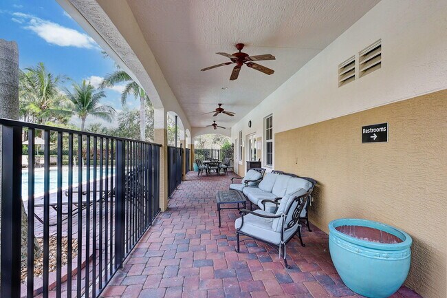 Building Photo - 2988 SE Lexington Lakes Dr