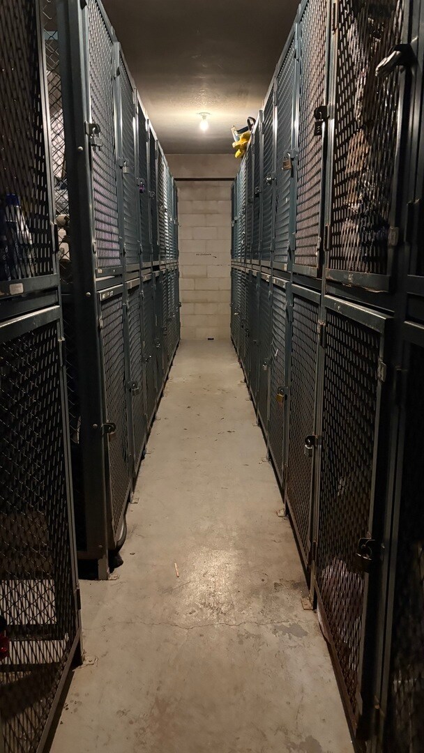 Building Photo - 9001 Golf Rd