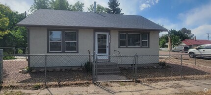 Building Photo - 2 bedroom 1 bath
