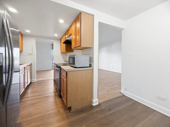 Building Photo - 6340 Americana Dr