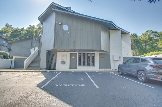 Building Photo - 2 Bedroom, 2.5 Bath Townhome with Easy Acc...