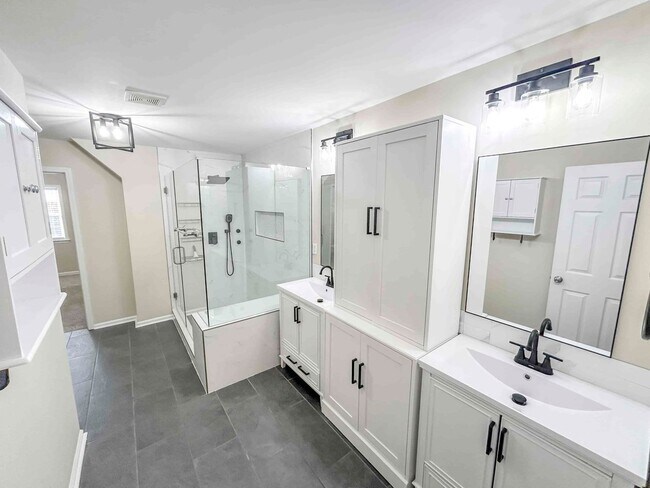 Building Photo - Immaculate 4 BR/3 BA Traditional in Acworth!