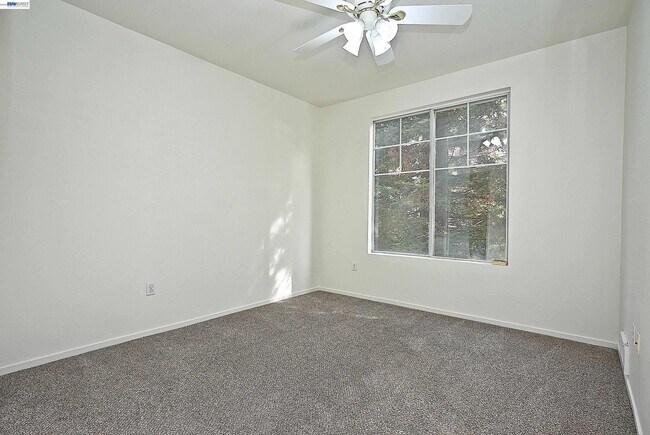 Building Photo - 280 Caldecott Ln
