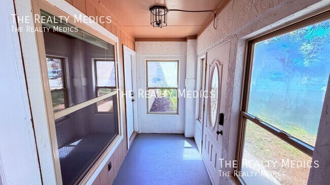 Building Photo - 3640 S St Lucie Dr