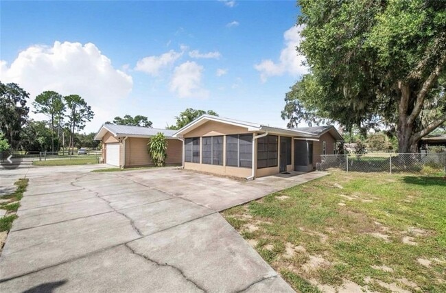 Building Photo - 4854 E Hinson Ave