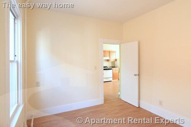 Building Photo - 569 Main St