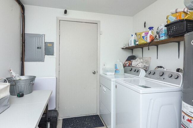 Building Photo - 304 Thistle Dr