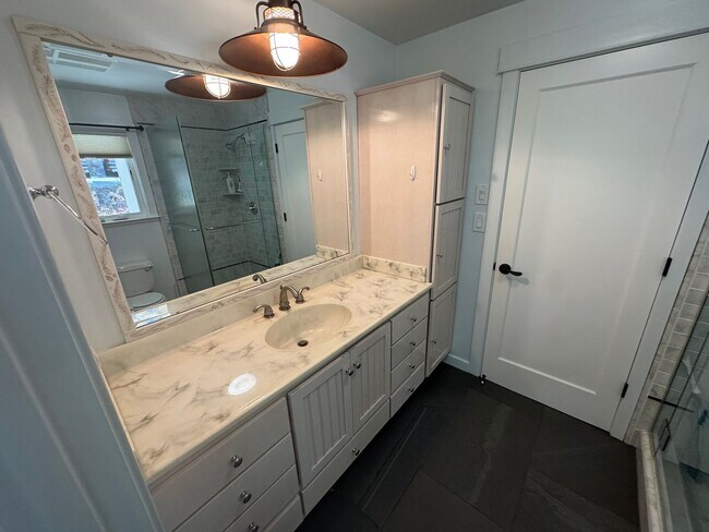 Building Photo - Beautiful 3 Bedroom/2 Bathroom Plus Bonus Room in Ben Lomond
