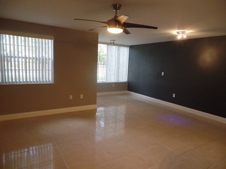Building Photo - 2890 N Oakland Forest Dr
