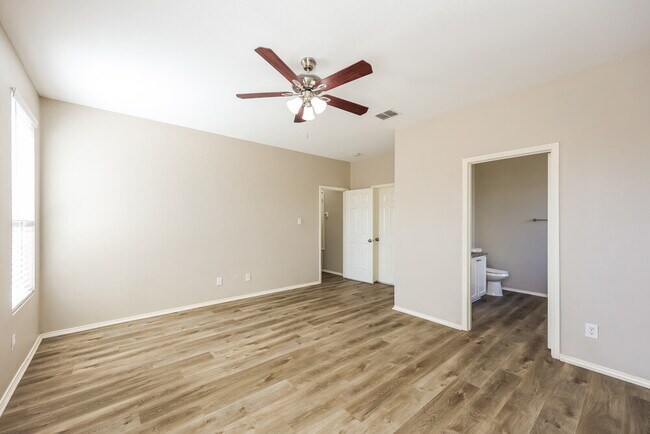 Building Photo - 200 Rustic Acres