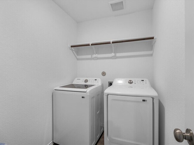 Building Photo - 1202 Silver Fir Ct