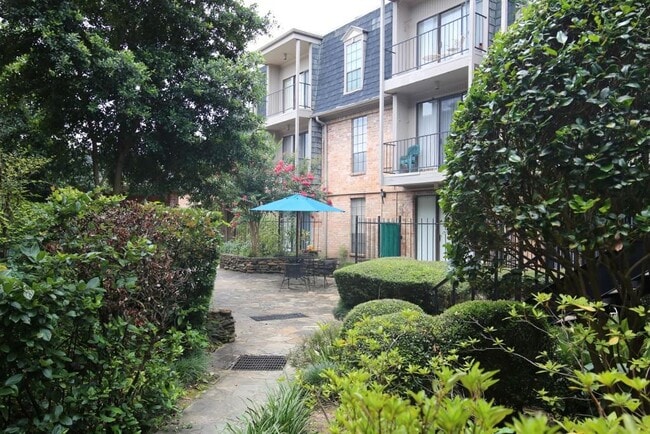 Building Photo - 2475 Underwood St