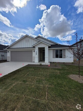 Building Photo - Brand new Star home