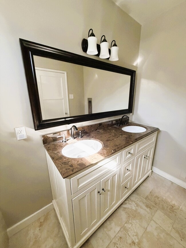 Building Photo - 1803 N Flower St