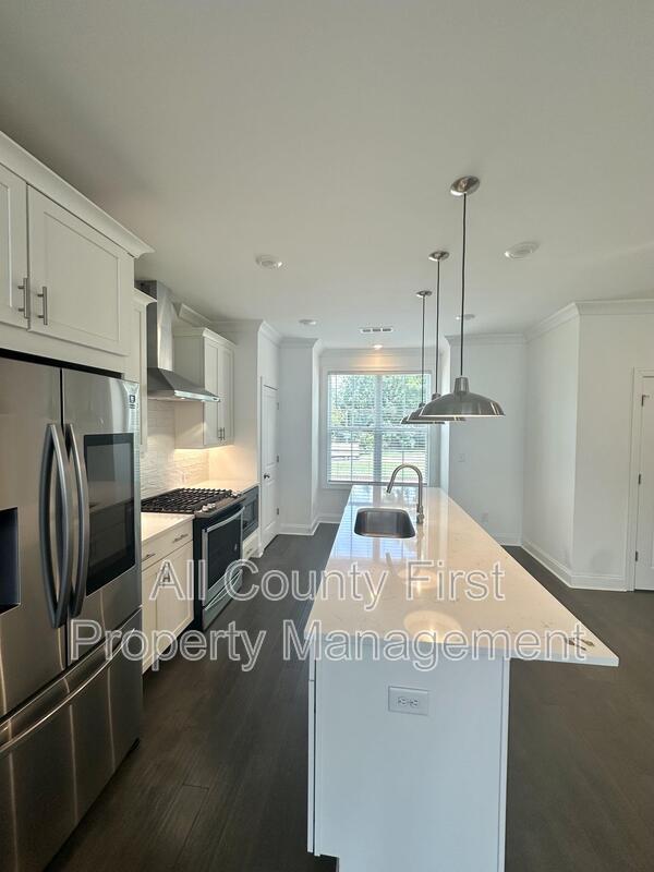 Building Photo - 788 Angora Aly