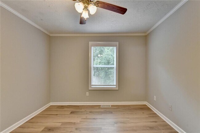 Building Photo - 3876 Meadow Creek Dr