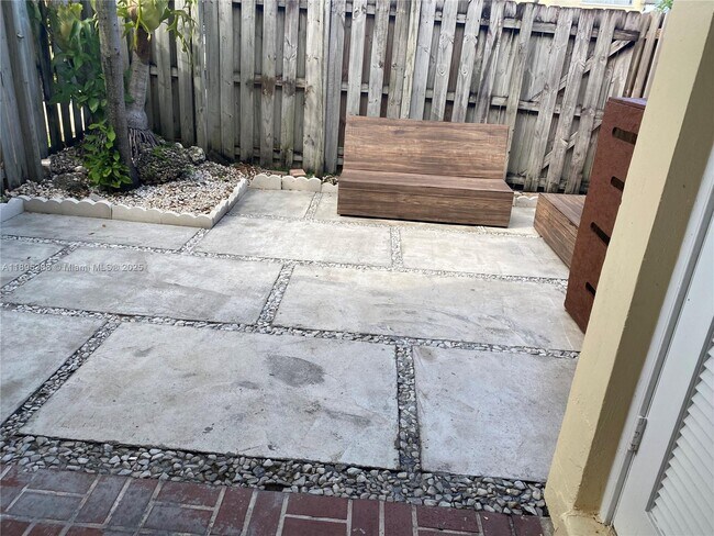 Building Photo - 8405 SW 137th Ave