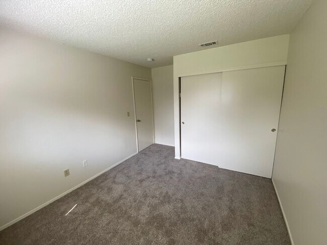 Building Photo - 3 Bedroom 2 Bath Home In Rosemont Open House Friday May 8th 4-4:30 PM