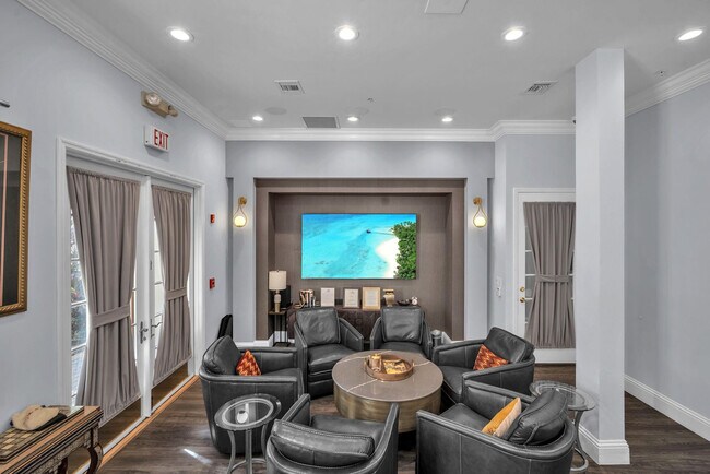 Building Photo - 630 S Sapodilla Ave