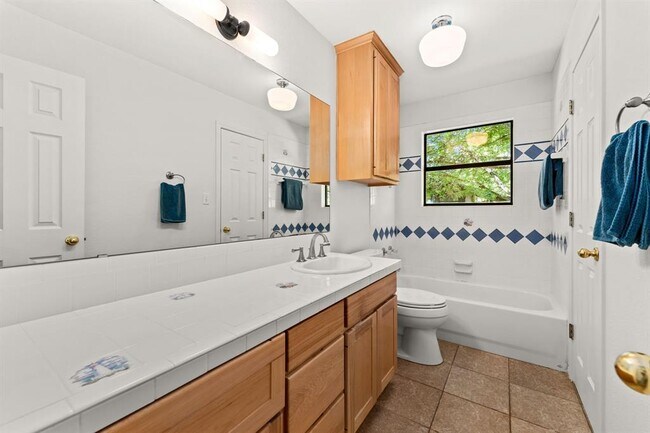 Building Photo - 121 Spur 191