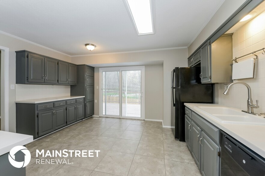 Building Photo - 7910 N Oregon Ave