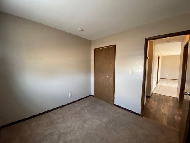 Building Photo - Great Ranch House next to a Park and Public Swimming Pool!