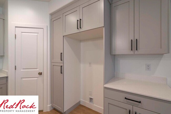 Building Photo - 6 Month Lease! 3 Bedroom Townhome in Washington Fields with Community Pool