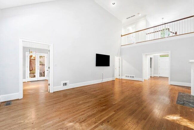 Building Photo - 459 Ivy Park Ln NE
