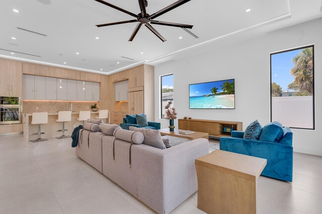 Building Photo - 239 NE 11th St