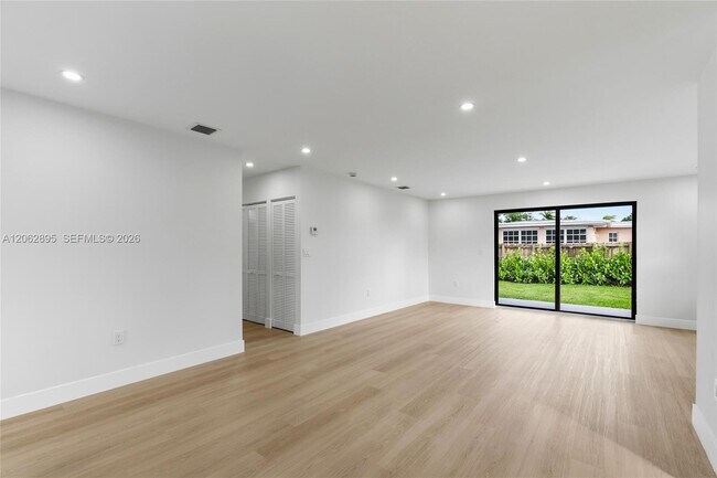 Building Photo - 9660 Dominican Dr