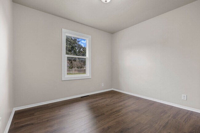 Building Photo - 3 Bedroom 1 Bath Home for Rent in Perry