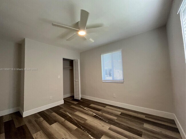 Building Photo - 631 SW 28th Terrace