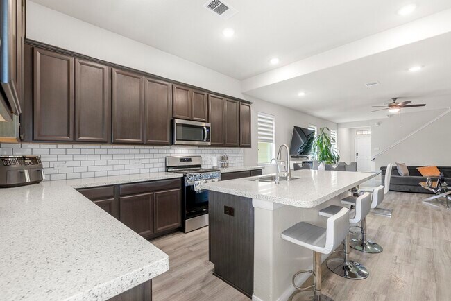 Building Photo - 5006 Sunway Dr