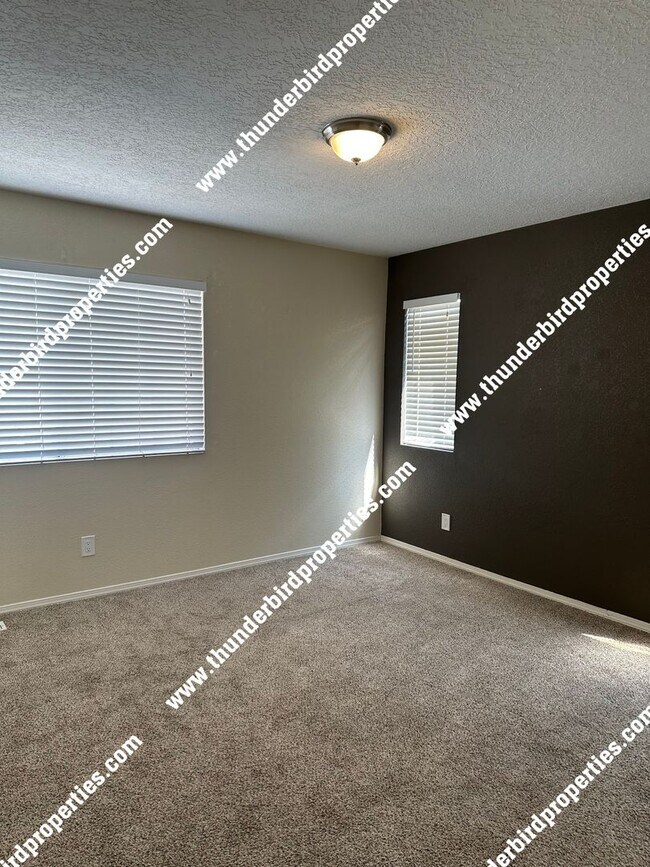 Building Photo - $500 off first months rent!!  Gated community near the base with refrigerated air