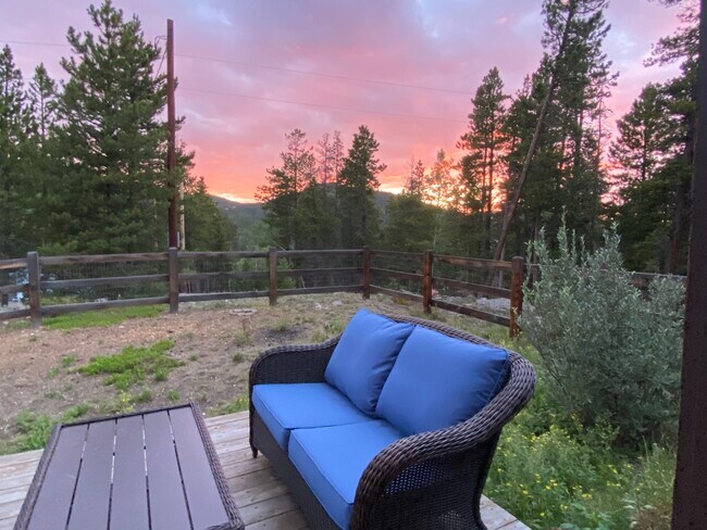 Building Photo - 28 Valley View Ln