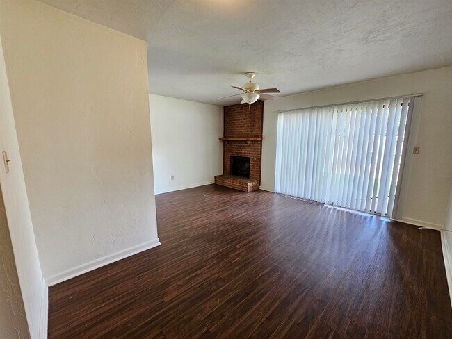 Building Photo - 196 Locke St