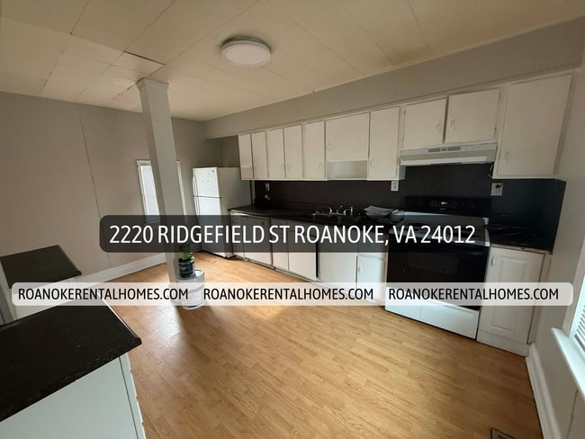 Building Photo - 2220 Ridgefield St NE