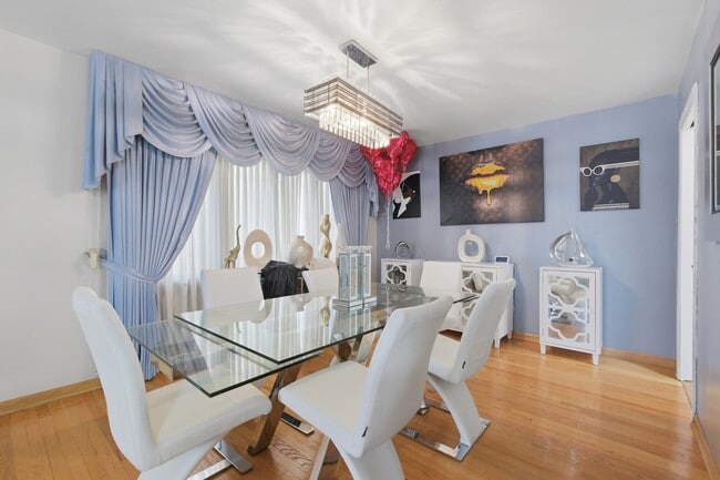 Building Photo - 9728 S Tripp Ave