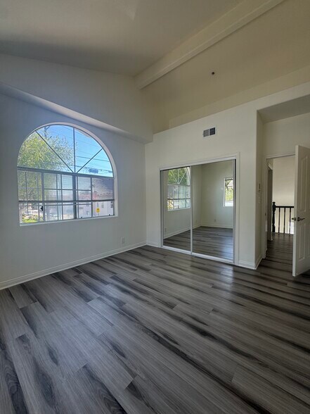 Building Photo - 1600 Perkins Ln