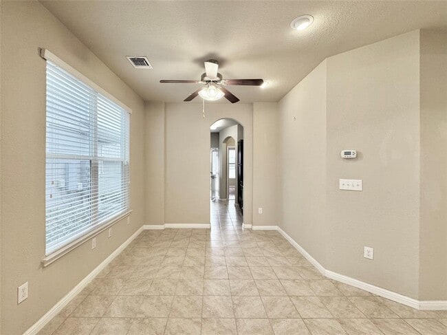 Building Photo - 407 Katmai Cir