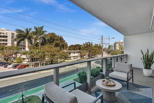 Building Photo - 9201 E Bay Harbor Dr