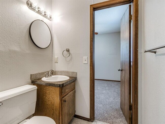 Building Photo - 821 Russell Cir