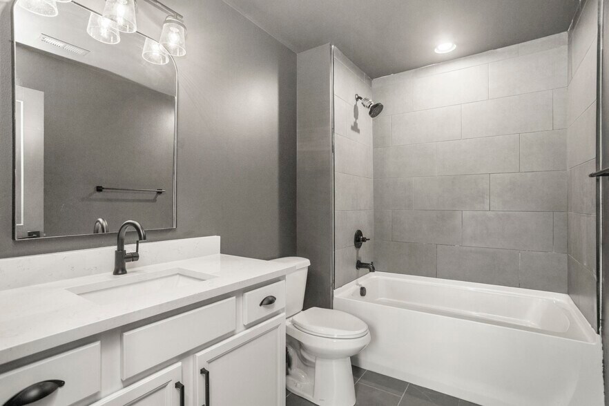 Building Photo - 337 Gatewood Ave